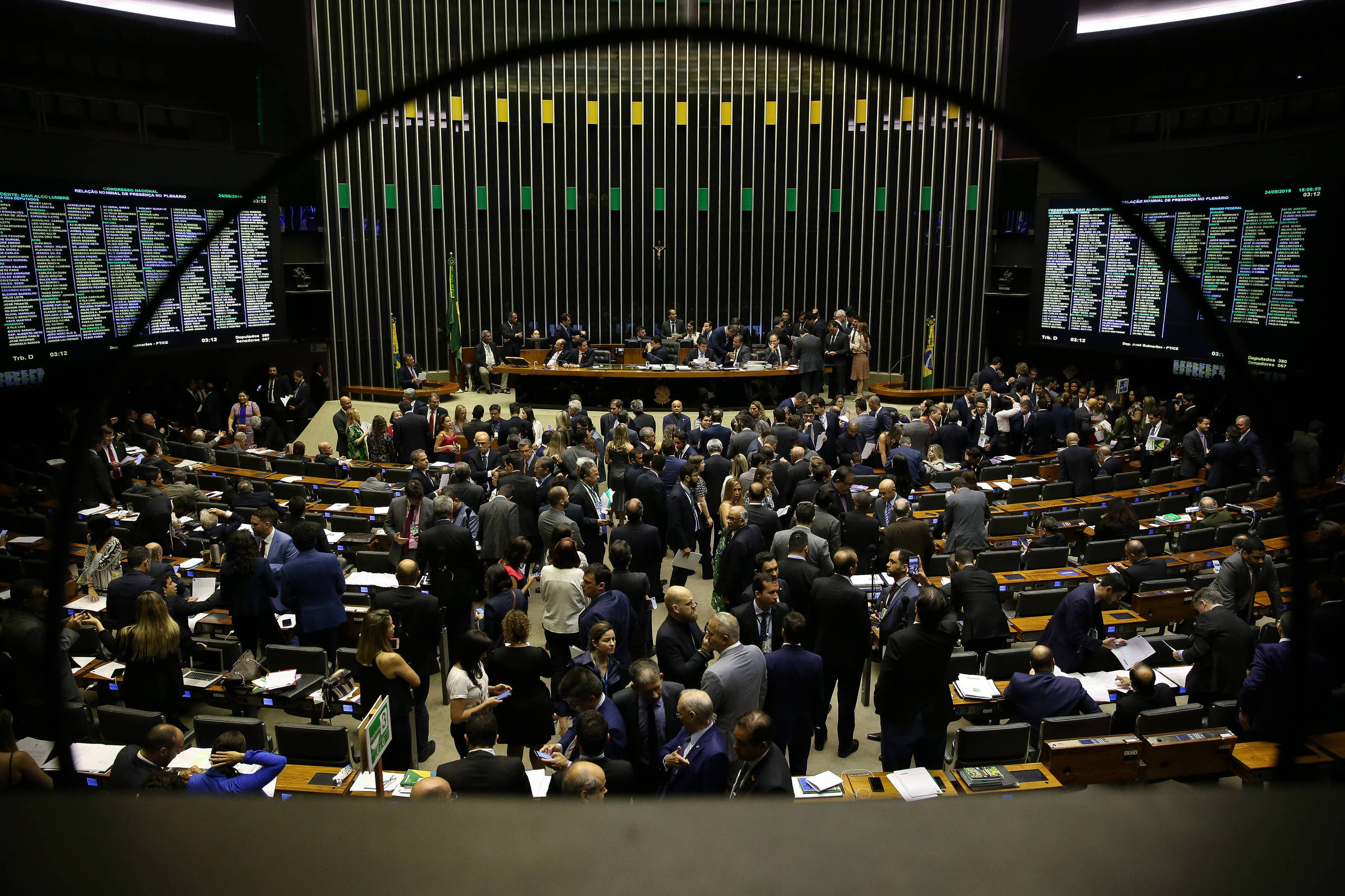 Sob risco de campanha sem regra definida, Câmara aprova teto de gasto para 2020